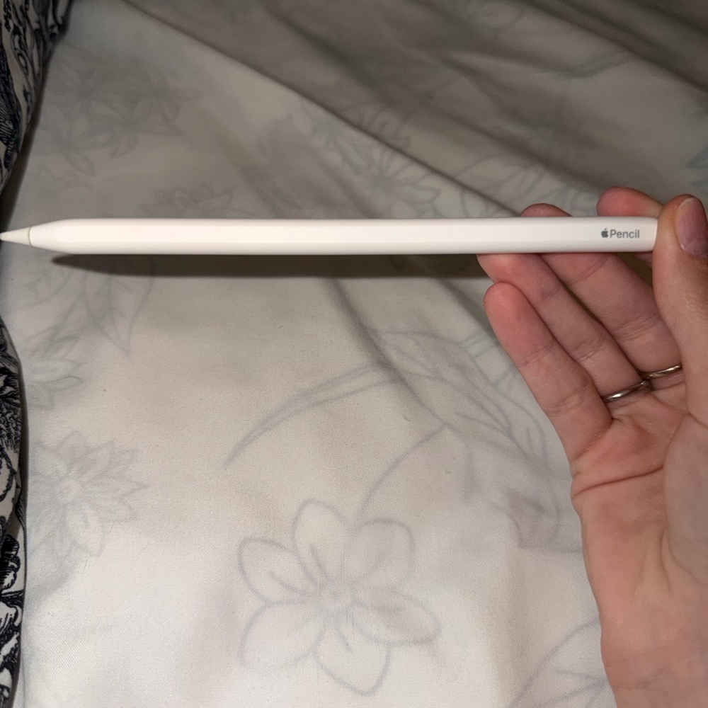 Apple Pencil - Sleek White Design